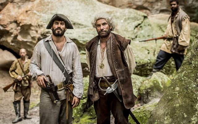 Simão (Nikolas Antunes) e Mão de Luva (Marco Ricca) (Foto: Globo/João Cotta) Simão (Nikolas Antunes) e Mão de Luva (Marco Ricca) (Foto: Globo/João Cotta)