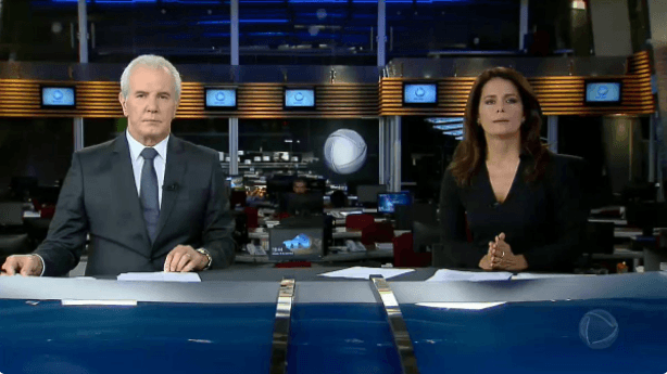 Celso Freitas e Adriana Araújo no comando do "Jornal da Record" (Foto: Reprodução/Record) Celso Freitas e Adriana Araújo no comando do "Jornal da Record" (Foto: Reprodução/Record)