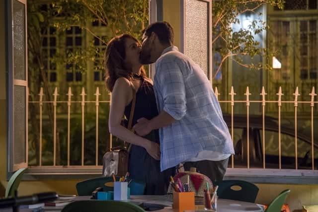 Gabriela (Camila Morgado) e Rafael (Carmo Dalla Vecchia) se beijam em cena de Malhação (Foto: Globo/Marília Cabral)