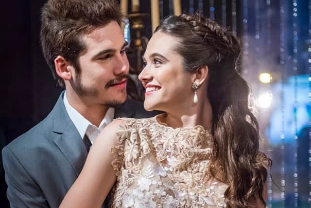 Samuca (Nicolas Prattes) e Marocas (Juliana Paiva) em O Tempo Não Para (Foto: Globo/Paulo Belote) Samuca (Nicolas Prattes) e Marocas (Juliana Paiva) em O Tempo Não Para (Foto: Globo/Paulo Belote)