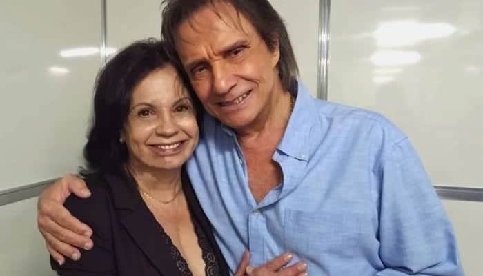 Isolda Bourdot ao lado de Roberto Carlos (Foto: Reprodução/Facebook)
