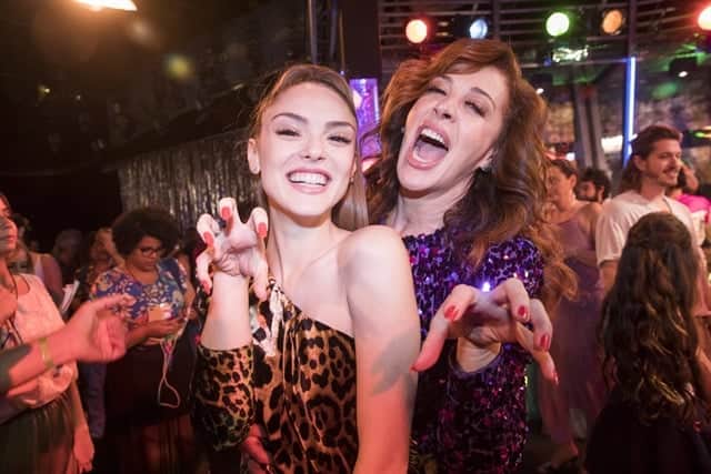 Isabelle Drummond e Claudia Raia na coletiva de novela Verão 90 (Foto: Globo/João Miguel Júnior) Isabelle Drummond e Claudia Raia na coletiva de novela Verão 90 (Foto: Globo/João Miguel Júnior)