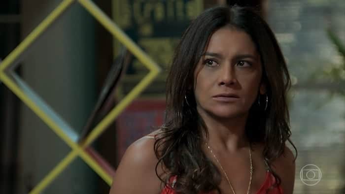 Janaína (Dira Paes) em cena de Verão 90 (Foto: Reprodução/Globo) Janaína (Dira Paes) em cena de Verão 90 (Foto: Reprodução/Globo)