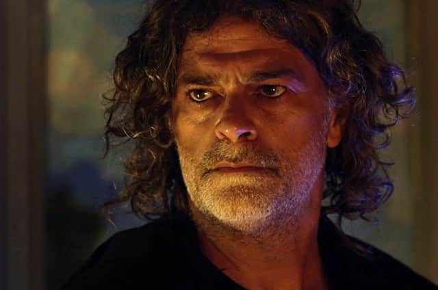 Eduardo Moscovis é o León em O Sétimo Guardião (Foto: Reprodução) Eduardo Moscovis é o León em O Sétimo Guardião (Foto: Reprodução)