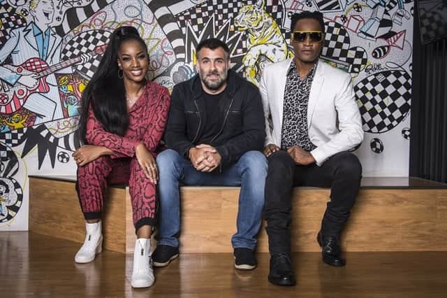 Os apresentadores Iza e Toni Garrido com o diretor Raoni Carneiro (Foto: Globo/Fábio Rocha) Os apresentadores Iza e Toni Garrido com o diretor Raoni Carneiro (Foto: Globo/Fábio Rocha)