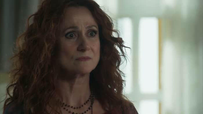 Milu (Zezé Polessa) em cena de O Sétimo Guardião (Foto: Reprodução/Globo) Milu (Zezé Polessa) em cena de O Sétimo Guardião (Foto: Reprodução/Globo)
