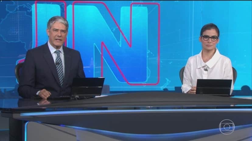 William Bonner e Renata Vasconcellos no Jornal Nacional, principal jornal da Globo; emissora sofreu acusações do jornalista Glenn Greenwald (Foto: Reprodução) William Bonner e Renata Vasconcellos no Jornal Nacional, principal jornal da Globo; emissora sofreu acusações do jornalista Glenn Greenwald (Foto: Reprodução)