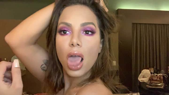 Anitta fez revelação íntima em participação em talk show colombiano (Foto: Reprodução/Instagram) Anitta fez revelação íntima em participação em talk show colombiano (Foto: Reprodução/Instagram)