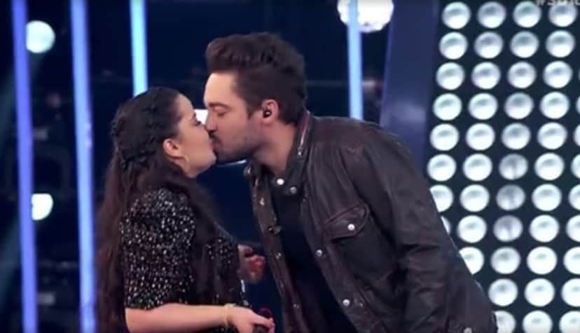 Rolou beijão entre Maiara e Fernando no programa SóTocaTop, da Globo (Foto: Reprodução/Globo) Rolou beijão entre Maiara e Fernando no programa SóTocaTop, da Globo (Foto: Reprodução/Globo)