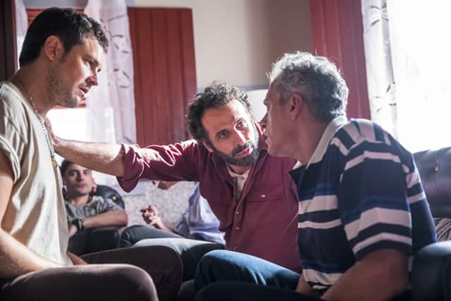 Chiclete (Sergio Guizé), Adão (César Ferrario) e Cosme (Osvaldo Mil) em cena de A Dona do Pedaço (Foto: Globo/João Miguel Júnior) Chiclete (Sergio Guizé), Adão (César Ferrario) e Cosme (Osvaldo Mil) em cena de A Dona do Pedaço (Foto: Globo/João Miguel Júnior)