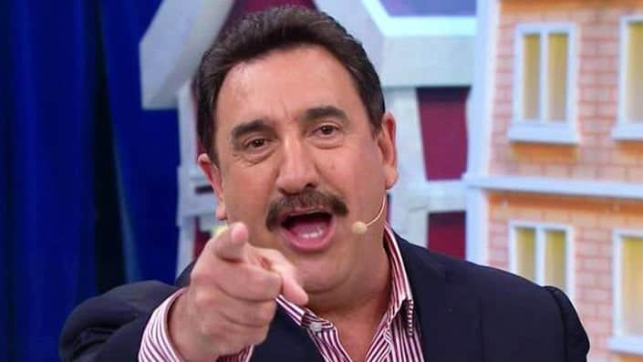 O apresentador do SBT Ratinho resolveu mostrar um de seus netos (Foto: Reprodução)