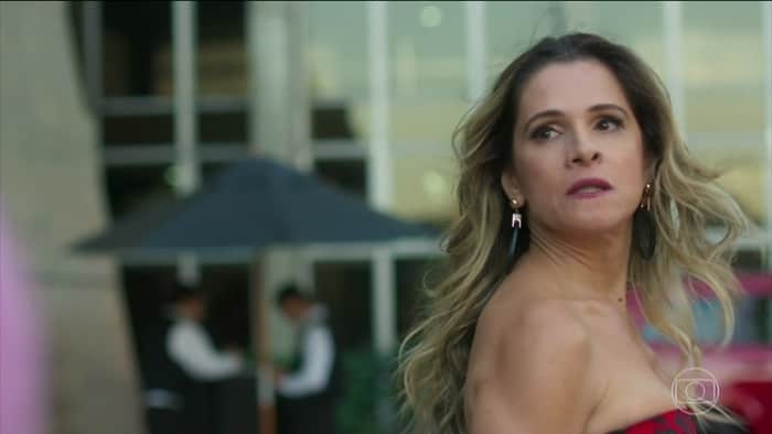 Silvana (Ingrid Guimarães) será atacada por Paloma em Bom Sucesso (Foto: Reprodução/Globo) Silvana (Ingrid Guimarães) será atacada por Paloma em Bom Sucesso (Foto: Reprodução/Globo)