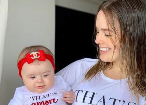 A famosa cantora sertaneja, Thaeme faz revelação chocante nas redes sociais (Foto: reprodução)