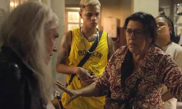 Lurdes enfrenta Kátia em Amor de Mãe Lurdes enfrenta Kátia em Amor de Mãe