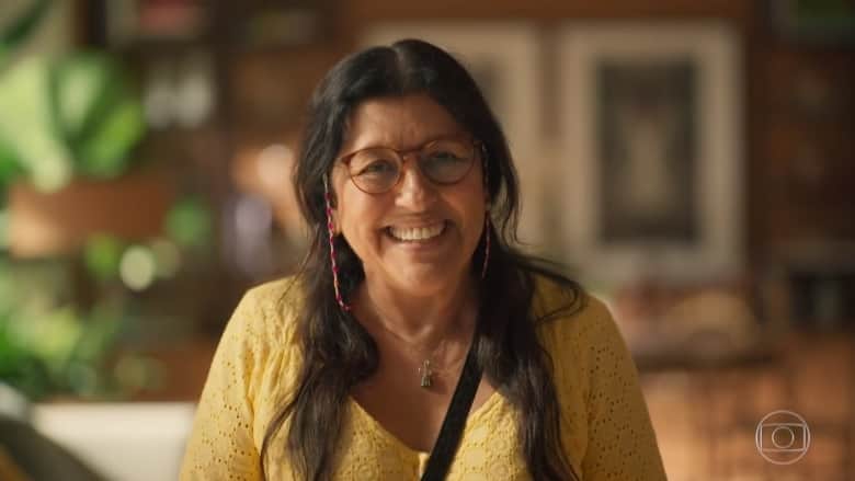 Lurdes (Regina Casé) ficará feliz da vida em Amor de Mãe com boa nova Lurdes (Regina Casé) ficará feliz da vida em Amor de Mãe com boa nova