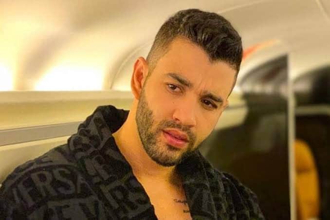 Cantor Gusttavo Lima impressionou os fãs ao surgir com os olhos azuis no Instagram (Foto: Reprodução)