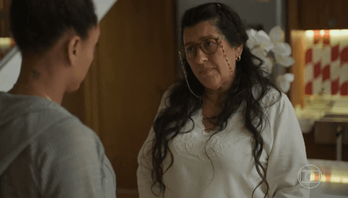 Lurdes (Regina Casé) e Vitória (Taís Araújo) em Amor de Mãe (Foto: Reprodução/Globo) Lurdes (Regina Casé) e Vitória (Taís Araújo) em Amor de Mãe (Foto: Reprodução/Globo)