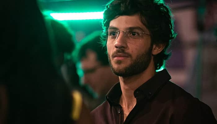 Danilo (Chay Suede) em Amor de Mãe (Foto: Artur Meninea/Globo) Danilo (Chay Suede) em Amor de Mãe (Foto: Artur Meninea/Globo)