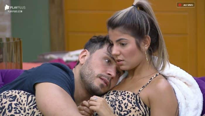 Lucas Viana e Hariany Almeida se enfrentam na Roça Reta Final de A Fazenda 11 (Foto: Reprodução/PlayPlus) Lucas Viana e Hariany Almeida se enfrentam na Roça Reta Final de A Fazenda 11 (Foto: Reprodução/PlayPlus)