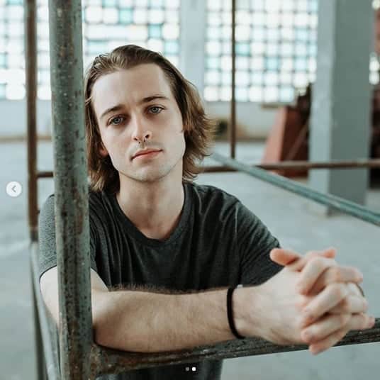 Gabriel Sequeira está bem diferente de quando atuou na novela Duas Caras, exibida no horário nobre da TV Globo (Foto: Reprodução) Gabriel Sequeira está bem diferente de quando atuou na novela Duas Caras, exibida no horário nobre da TV Globo (Foto: Reprodução)