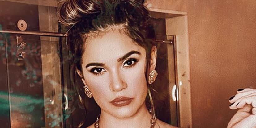 Gizelly Bicalho apareceu com os seios à mostra em vídeo íntimo (Foto: Reprodução) Gizelly Bicalho apareceu com os seios à mostra em vídeo íntimo (Foto: Reprodução)