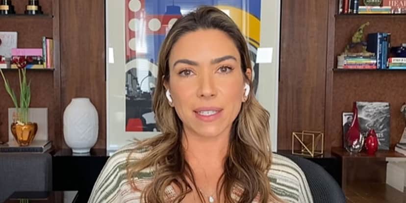 Pedro: Patrícia Abravanel apareceu segurando armas de brinquedo ao lado do marido e dos filhos e gerou polêmica (Foto: Reprodução)