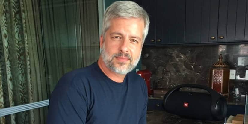 Victor Chaves resolveu retomar a carreira de cantor após ser abandonado por Leo (Foto: Reprodução/Instagram) Victor Chaves resolveu retomar a carreira de cantor após ser abandonado por Leo (Foto: Reprodução/Instagram)