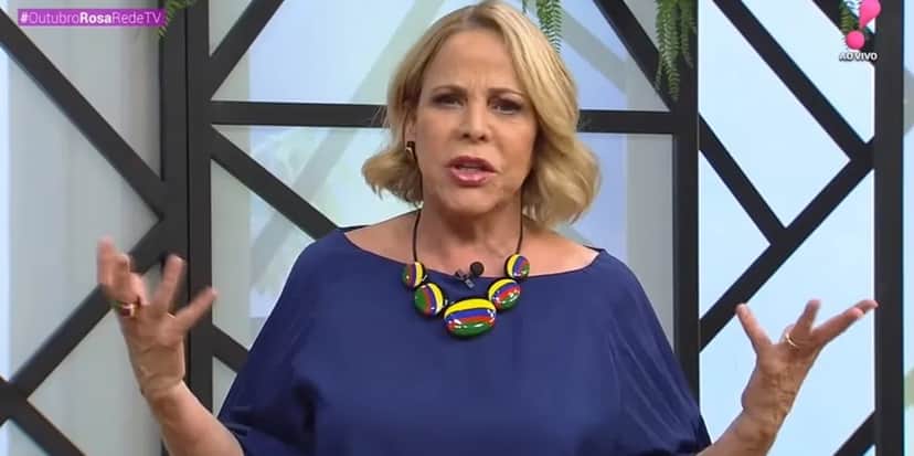RedeTV: Claudete Troiano expôs caixa com mimos no Instagram (Foto: Reprodução) RedeTV: Claudete Troiano expôs caixa com mimos no Instagram (Foto: Reprodução)
