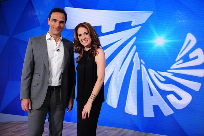 Tadeu Schmidt e Poliana Abritta comandam o Fantástico na Globo (Foto: Reprodução/TVGlobo) Tadeu Schmidt e Poliana Abritta comandam o Fantástico na Globo (Foto: Reprodução/TVGlobo)