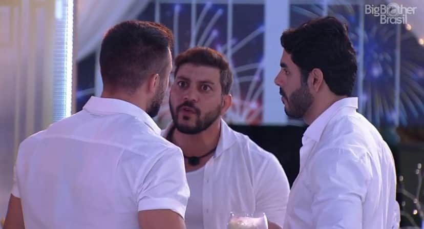 Caio e Rodolffo Arthur conversando na festa do BBB21 (Foto: Reprodução) Caio e Rodolffo Arthur conversando na festa do BBB21 (Foto: Reprodução)