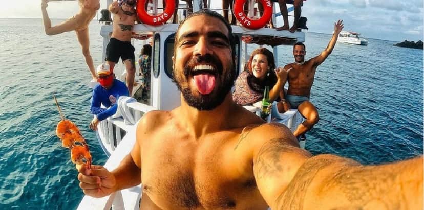 Caio Castro, Grazi Massafera e sua patota (Foto: Reprodução)