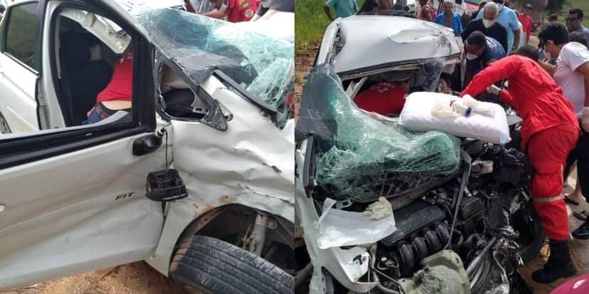 Carro de Amanda Wanessa após a colisão (Foto: Reprodução) Carro de Amanda Wanessa após a colisão (Foto: Reprodução)