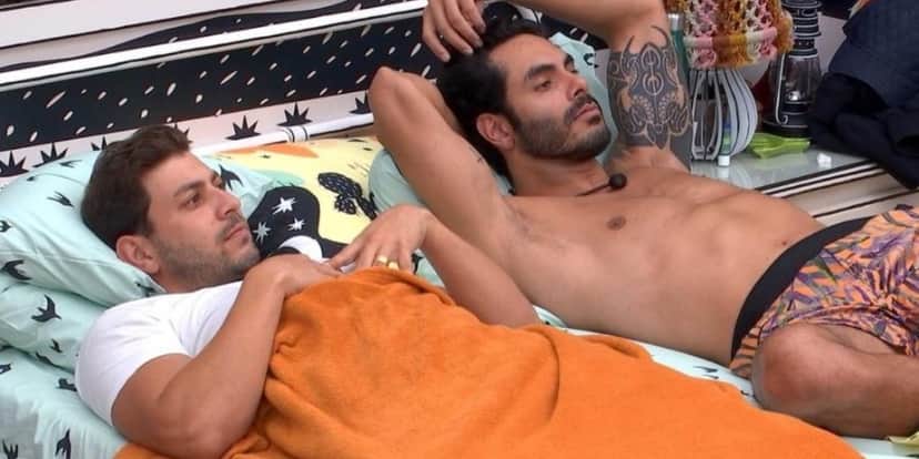 Rodolffo e Caio conversando sobre Gil no BBB21 (Foto: Reprodução) Rodolffo e Caio conversando sobre Gil no BBB21 (Foto: Reprodução)