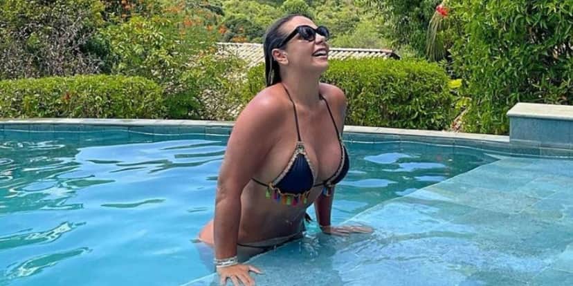 Carla Perez em Noronha, com cliques pra lá de ousados (Foto: Reprodução / Instagram) Carla Perez em Noronha, com cliques pra lá de ousados (Foto: Reprodução / Instagram)
