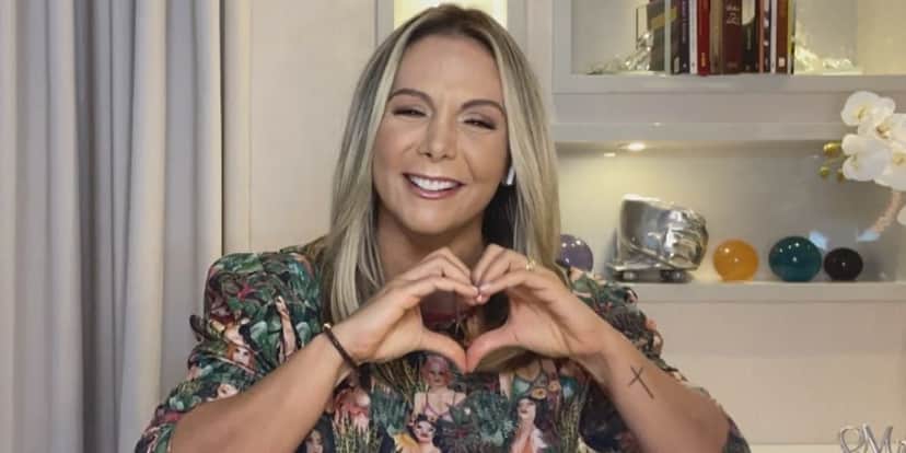 Carla Perez deixa o público babando ao compartilhar cliques exibindo o corpão (Foto: Reprodução / Globo) Carla Perez deixa o público babando ao compartilhar cliques exibindo o corpão (Foto: Reprodução / Globo)