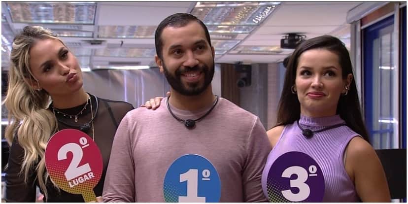 Sarah e Gilberto dentona Juliette pelas costas Sarah e Gilberto dentona Juliette pelas costas