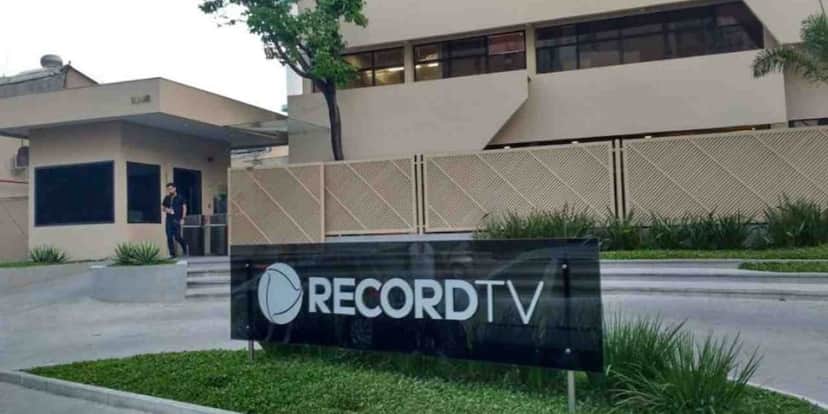 Record foi arrancada do ar (Foto: Divulgação/Internet) Record foi arrancada do ar (Foto: Divulgação/Internet)