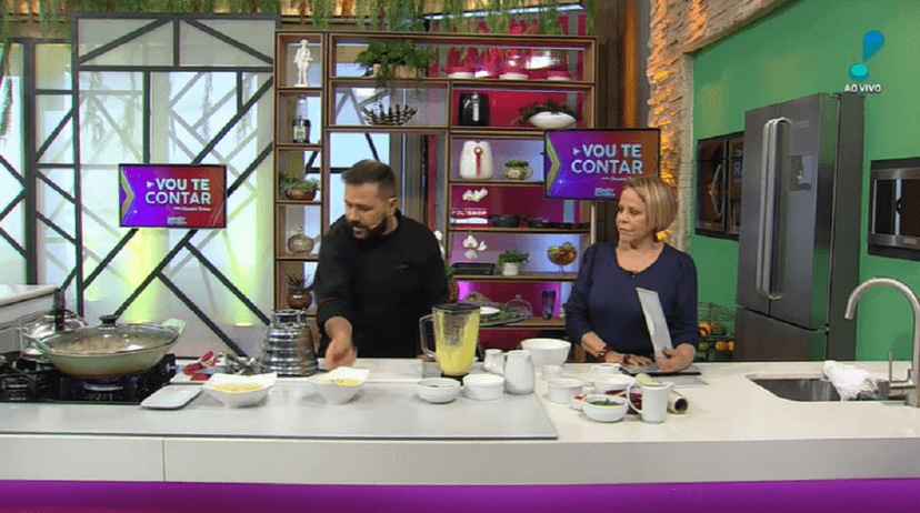 Claudete Troiano se recusa a provar carne e causa clima tenso (Foto: Reprodução/RedeTV) Claudete Troiano se recusa a provar carne e causa clima tenso (Foto: Reprodução/RedeTV)