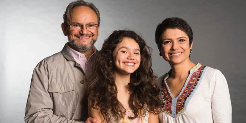 Sandra Annenberg é casada com o colega da Globo, Ernesto Paglia, com quem tem uma filha, Elisa (Foto: Divulgação/TV Globo) Sandra Annenberg é casada com o colega da Globo, Ernesto Paglia, com quem tem uma filha, Elisa (Foto: Divulgação/TV Globo)