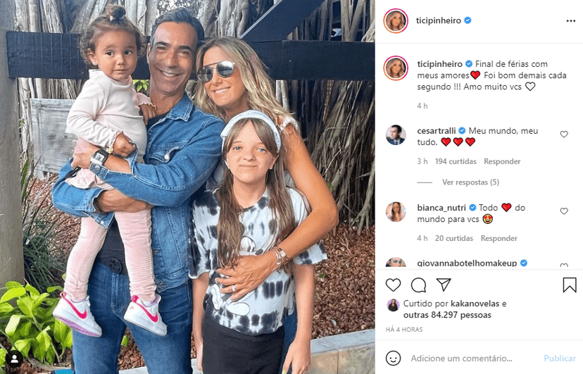 César Tralli e Ticiane Pinheiro anunciaram o fim das férias em foto com as filhas (Foto: Reprodução/ Instagram)