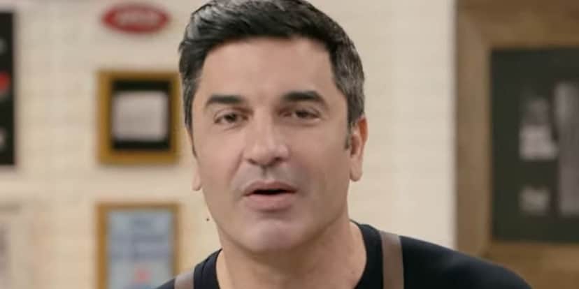 Assistente de Edu Guedes deixa o The Chef oficialmente, apresentador confirma ao vivo e comemora: "Notícia boa" Assistente de Edu Guedes deixa o The Chef oficialmente, apresentador confirma ao vivo e comemora: "Notícia boa"