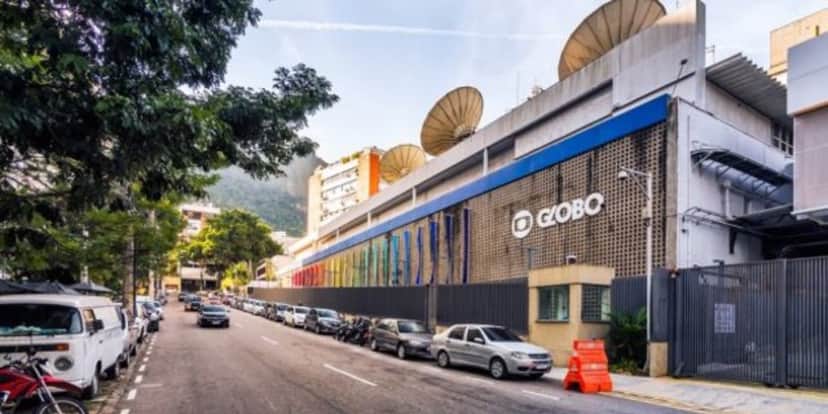 Escândalo: Globo bota funcionário pobre no olho da rua, ódio se rebela e ele apedreja vidraças do canal