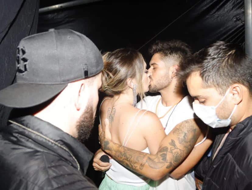 Virgínia Fonseca aos beijos com Zé Felipe nos bastidores de show (Foto: Reprodução) Virgínia Fonseca aos beijos com Zé Felipe nos bastidores de show (Foto: Reprodução)