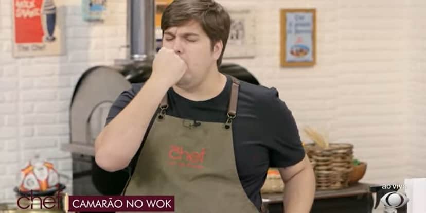 Edu Guedes castiga assistente do The Chef, vê rapaz passar mal na Band e detona: "Vai chorar?" Edu Guedes castiga assistente do The Chef, vê rapaz passar mal na Band e detona: "Vai chorar?"