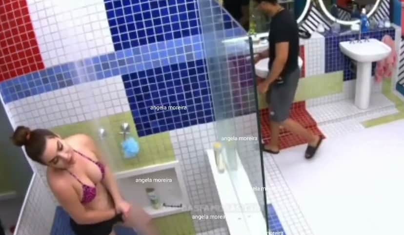 Naiara Azevedo tomando banho de shortinho (Reprodução/ TV Globo)