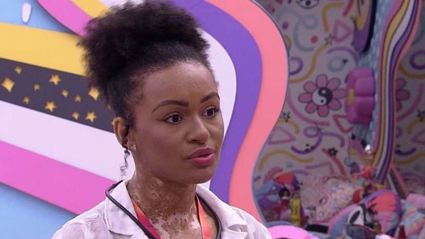 Natália está com problemas na região intima (Foto: Reprodução / Globoplay) Natália está com problemas na região intima (Foto: Reprodução / Globoplay)