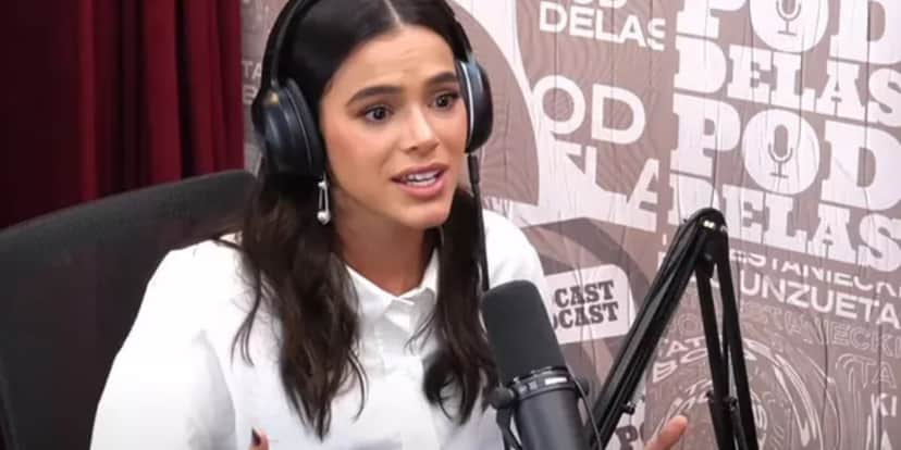 Bruna Marquezine expõe relação com Anitta - Foto: Reprodução/Poddelas Bruna Marquezine expõe relação com Anitta - Foto: Reprodução/Poddelas