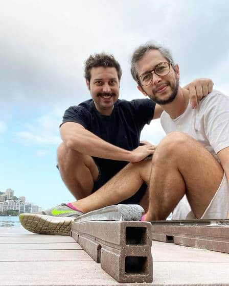 Ator Michel Blois, da Globo, e seu marido, o humorista Pedroca Monteiro (Foto: Reprodução)