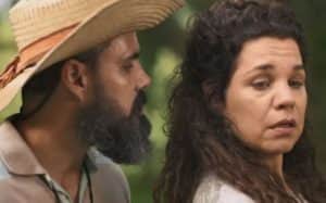 Alcides (Juliano Cazarré) irá parar mais uma vez na cama de Maria Bruaca (Isabel Teixeira) em Pantanal (Foto: Reprodução / Globo) Alcides (Juliano Cazarré) irá parar mais uma vez na cama de Maria Bruaca (Isabel Teixeira) em Pantanal (Foto: Reprodução / Globo)