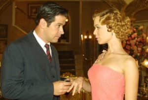 Murilo Benício e Mariana Ximenes são os protagonistas de Chocolate com Pimenta (2003), substituta de O Cravo e a Rosa (Foto: Reprodução / Globo) Murilo Benício e Mariana Ximenes são os protagonistas de Chocolate com Pimenta (2003), substituta de O Cravo e a Rosa (Foto: Reprodução / Globo)